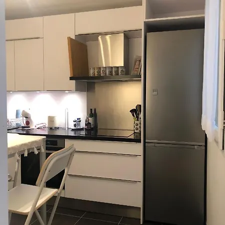 Luxurious Flat With Balcony 6 Persons Saint Lazare Apartment